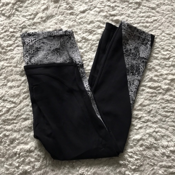 lululemon athletica Pants - Lululemon Wunder Under Black Capris Size 4